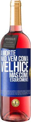 29,95 € Envio grátis | Vinho rosé Edição ROSÉ A morte não vem com a velhice, mas com o esquecimento Etiqueta Azul. Etiqueta personalizável Vinho jovem Colheita 2024 Tempranillo