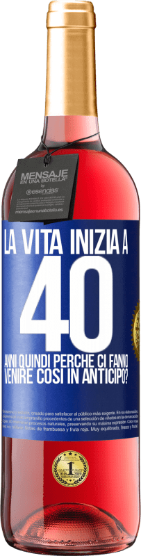 29,95 € Spedizione Gratuita | Vino rosato Edizione ROSÉ La vita inizia a 40 anni. Quindi perché ci fanno venire così in anticipo? Etichetta Blu. Etichetta personalizzabile Vino giovane Raccogliere 2024 Tempranillo