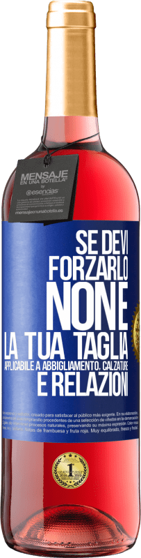 29,95 € Spedizione Gratuita | Vino rosato Edizione ROSÉ Se devi forzarlo, non è la tua taglia. Applicabile a abbigliamento, calzature e relazioni Etichetta Blu. Etichetta personalizzabile Vino giovane Raccogliere 2023 Tempranillo