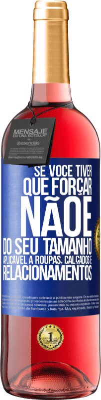 29,95 € Envio grátis | Vinho rosé Edição ROSÉ Se você tiver que forçar, não é do seu tamanho. Aplicável a roupas, calçados e relacionamentos Etiqueta Azul. Etiqueta personalizável Vinho jovem Colheita 2023 Tempranillo