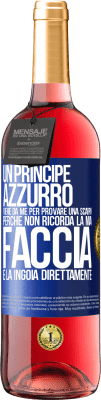 29,95 € Spedizione Gratuita | Vino rosato Edizione ROSÉ Un principe azzurro viene da me per provare una scarpa perché non ricorda la mia faccia e la ingoia direttamente Etichetta Blu. Etichetta personalizzabile Vino giovane Raccogliere 2023 Tempranillo