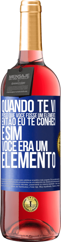 29,95 € Envio grátis | Vinho rosé Edição ROSÉ Quando te vi, pensei que você fosse um elemento. Então eu te conheci e sim você era um elemento Etiqueta Azul. Etiqueta personalizável Vinho jovem Colheita 2023 Tempranillo