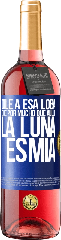 29,95 € Envío gratis | Vino Rosado Edición ROSÉ Dile a esa loba que por mucho que aúlle la luna es mía Etiqueta Azul. Etiqueta personalizable Vino joven Cosecha 2023 Tempranillo