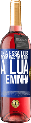 29,95 € Envio grátis | Vinho rosé Edição ROSÉ Diz a essa loba que, por mais que ela uive, a lua é minha Etiqueta Azul. Etiqueta personalizável Vinho jovem Colheita 2024 Tempranillo