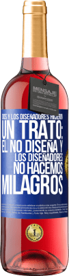 29,95 € Envío gratis | Vino Rosado Edición ROSÉ Dios y los diseñadores hicieron un trato: Él no diseña y los diseñadores no hacemos milagros Etiqueta Azul. Etiqueta personalizable Vino joven Cosecha 2023 Tempranillo