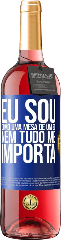 29,95 € Envio grátis | Vinho rosé Edição ROSÉ Eu sou como uma mesa de um só ... nem tudo me importa Etiqueta Azul. Etiqueta personalizável Vinho jovem Colheita 2024 Tempranillo