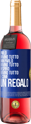 29,95 € Spedizione Gratuita | Vino rosato Edizione ROSÉ Parlo, rovino tutto. Non parlo, rovino tutto. Respiro, rovino tutto. È come un regalo Etichetta Blu. Etichetta personalizzabile Vino giovane Raccogliere 2023 Tempranillo