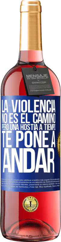 29,95 € Envío gratis | Vino Rosado Edición ROSÉ La violencia no es el camino, pero una hostia a tiempo te pone a andar Etiqueta Azul. Etiqueta personalizable Vino joven Cosecha 2023 Tempranillo