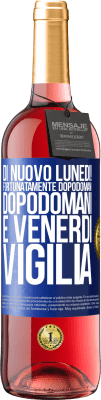 29,95 € Spedizione Gratuita | Vino rosato Edizione ROSÉ Di nuovo lunedì! Fortunatamente dopodomani dopodomani è venerdì vigilia Etichetta Blu. Etichetta personalizzabile Vino giovane Raccogliere 2024 Tempranillo