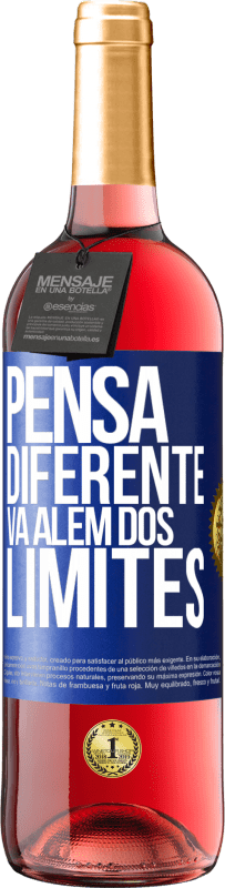 29,95 € Envio grátis | Vinho rosé Edição ROSÉ Pensa diferente. Vá além dos limites Etiqueta Azul. Etiqueta personalizável Vinho jovem Colheita 2024 Tempranillo