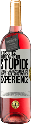 29,95 € Envoi gratuit | Vin rosé Édition ROSÉ Ne discutez jamais avec un stupide. Il vous fera descendre à son niveau et là il vous battra par expérience Étiquette Blanche. Étiquette personnalisable Vin jeune Récolte 2023 Tempranillo