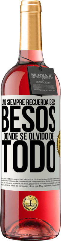 29,95 € Envío gratis | Vino Rosado Edición ROSÉ Uno siempre recuerda esos besos donde se olvidó de todo Etiqueta Blanca. Etiqueta personalizable Vino joven Cosecha 2024 Tempranillo