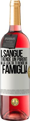 29,95 € Spedizione Gratuita | Vino rosato Edizione ROSÉ Il sangue ti rende un parente, ma la lealtà ti rende una famiglia Etichetta Bianca. Etichetta personalizzabile Vino giovane Raccogliere 2024 Tempranillo