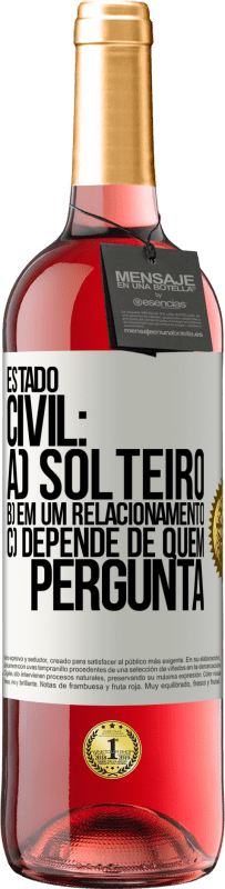 29,95 € Envio grátis | Vinho rosé Edição ROSÉ Estado civil: a) Solteiro b) em um relacionamento c) Depende de quem pergunta Etiqueta Branca. Etiqueta personalizável Vinho jovem Colheita 2024 Tempranillo