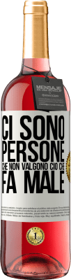 29,95 € Spedizione Gratuita | Vino rosato Edizione ROSÉ Ci sono persone che non valgono ciò che fa male Etichetta Bianca. Etichetta personalizzabile Vino giovane Raccogliere 2024 Tempranillo