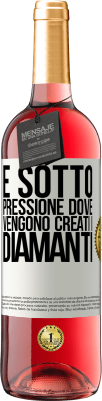 29,95 € Spedizione Gratuita | Vino rosato Edizione ROSÉ È sotto pressione dove vengono creati i diamanti Etichetta Bianca. Etichetta personalizzabile Vino giovane Raccogliere 2024 Tempranillo