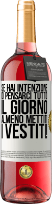 29,95 € Spedizione Gratuita | Vino rosato Edizione ROSÉ Se hai intenzione di pensarci tutto il giorno, almeno mettiti i vestiti! Etichetta Bianca. Etichetta personalizzabile Vino giovane Raccogliere 2025 Tempranillo