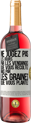 29,95 € Envoi gratuit | Vin rosé Édition ROSÉ Ne jugez pas les jours par les vendanges que vous récoltez mais par les graines que vous plantez Étiquette Blanche. Étiquette personnalisable Vin jeune Récolte 2024 Tempranillo