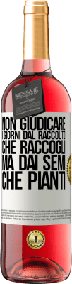 29,95 € Spedizione Gratuita | Vino rosato Edizione ROSÉ Non giudicare i giorni dal raccolto che raccogli, ma dai semi che pianti Etichetta Bianca. Etichetta personalizzabile Vino giovane Raccogliere 2024 Tempranillo