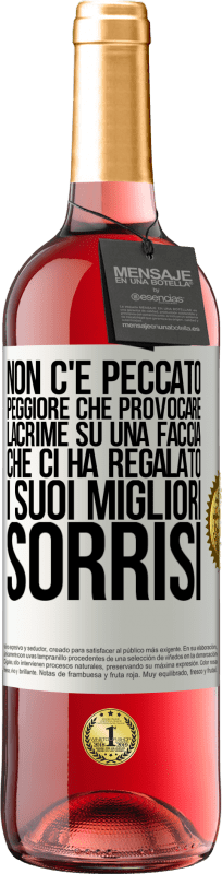 29,95 € Spedizione Gratuita | Vino rosato Edizione ROSÉ Non c'è peccato peggiore che provocare lacrime su una faccia che ci ha regalato i suoi migliori sorrisi Etichetta Bianca. Etichetta personalizzabile Vino giovane Raccogliere 2024 Tempranillo