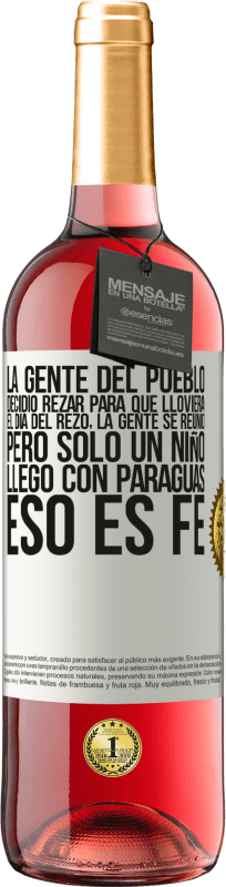 29,95 € Envío gratis | Vino Rosado Edición ROSÉ La gente del pueblo decidió rezar para que lloviera. El día del rezo, la gente se reunió, pero sólo un niño llego con Etiqueta Blanca. Etiqueta personalizable Vino joven Cosecha 2025 Tempranillo