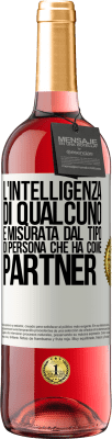 29,95 € Spedizione Gratuita | Vino rosato Edizione ROSÉ L'intelligenza di qualcuno è misurata dal tipo di persona che ha come partner Etichetta Bianca. Etichetta personalizzabile Vino giovane Raccogliere 2024 Tempranillo