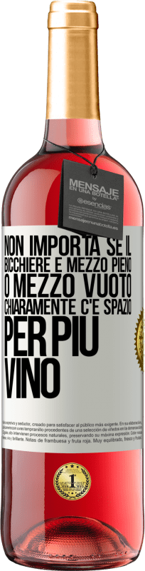 29,95 € Spedizione Gratuita | Vino rosato Edizione ROSÉ Non importa se il bicchiere è mezzo pieno o mezzo vuoto. Chiaramente c'è spazio per più vino Etichetta Bianca. Etichetta personalizzabile Vino giovane Raccogliere 2024 Tempranillo