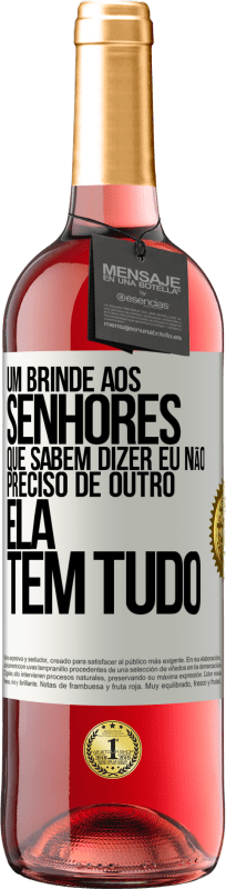 29,95 € Envio grátis | Vinho rosé Edição ROSÉ Um brinde aos senhores que sabem dizer eu não preciso de outro, ela tem tudo Etiqueta Branca. Etiqueta personalizável Vinho jovem Colheita 2025 Tempranillo