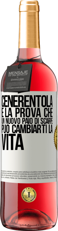 29,95 € Spedizione Gratuita | Vino rosato Edizione ROSÉ Cenerentola è la prova che un nuovo paio di scarpe può cambiarti la vita Etichetta Bianca. Etichetta personalizzabile Vino giovane Raccogliere 2024 Tempranillo