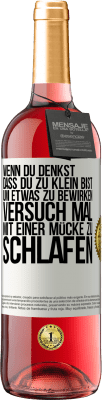 29,95 € Kostenloser Versand | Roséwein ROSÉ Ausgabe Wenn du denkst, dass du zu klein bist, um etwas zu bewirken, versuch mal, mit einer Mücke zu schlafen Weißes Etikett. Anpassbares Etikett Junger Wein Ernte 2024 Tempranillo