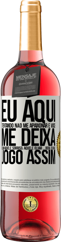 29,95 € Envio grátis | Vinho rosé Edição ROSÉ Eu aqui tentando não me apaixonar e você me deixa com aquele sorriso, aquele olhar ... bem, eu não brinco assim Etiqueta Branca. Etiqueta personalizável Vinho jovem Colheita 2024 Tempranillo