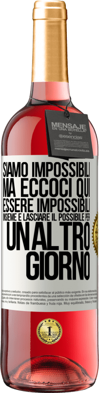 29,95 € Spedizione Gratuita | Vino rosato Edizione ROSÉ Siamo impossibili, ma eccoci qui, essere impossibili insieme e lasciare il possibile per un altro giorno Etichetta Bianca. Etichetta personalizzabile Vino giovane Raccogliere 2024 Tempranillo