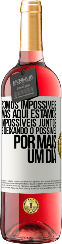 29,95 € Envio grátis | Vinho rosé Edição ROSÉ Somos impossíveis, mas aqui estamos, impossíveis juntos e deixando o possível por mais um dia Etiqueta Branca. Etiqueta personalizável Vinho jovem Colheita 2024 Tempranillo