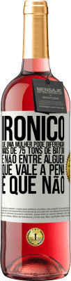 29,95 € Envio grátis | Vinho rosé Edição ROSÉ Irônico Que uma mulher pode diferenciar mais de 75 tons de batom e não entre alguém que vale a pena e que não Etiqueta Branca. Etiqueta personalizável Vinho jovem Colheita 2023 Tempranillo