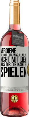 29,95 € Kostenloser Versand | Roséwein ROSÉ Ausgabe Verdiene Geld mit dem, was du willst, nicht mit dem, was dir die Karten spielen Weißes Etikett. Anpassbares Etikett Junger Wein Ernte 2023 Tempranillo