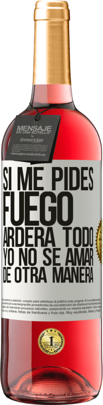 29,95 € Envío gratis | Vino Rosado Edición ROSÉ Si me pides fuego, arderá todo. Yo no sé amar de otra manera Etiqueta Blanca. Etiqueta personalizable Vino joven Cosecha 2024 Tempranillo