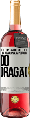 29,95 € Envio grátis | Vinho rosé Edição ROSÉ Tudo esperando pelo herói e ela apaixonada pelo fogo do dragão Etiqueta Branca. Etiqueta personalizável Vinho jovem Colheita 2025 Tempranillo