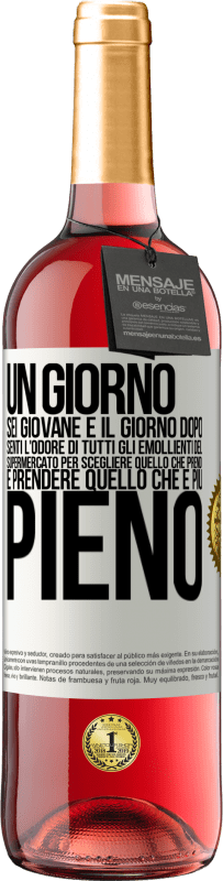 29,95 € Spedizione Gratuita | Vino rosato Edizione ROSÉ Un giorno sei giovane e il giorno dopo, senti l'odore di tutti gli emollienti del supermercato per scegliere quello che Etichetta Bianca. Etichetta personalizzabile Vino giovane Raccogliere 2024 Tempranillo