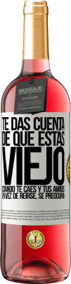 29,95 € Envío gratis | Vino Rosado Edición ROSÉ Te das cuenta de que estás viejo cuando te caes y tus amigos en vez de reírse, se preocupan Etiqueta Blanca. Etiqueta personalizable Vino joven Cosecha 2024 Tempranillo