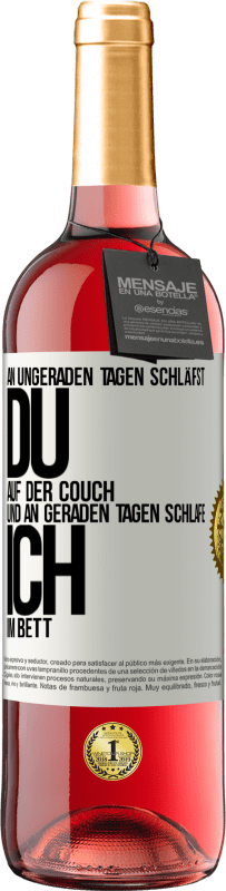 29,95 € Kostenloser Versand | Roséwein ROSÉ Ausgabe An ungeraden Tagen schläfst du auf der Couch und an geraden Tagen schlafe ich im Bett. Weißes Etikett. Anpassbares Etikett Junger Wein Ernte 2024 Tempranillo