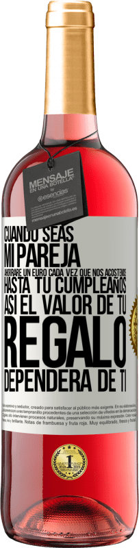 29,95 € Envío gratis | Vino Rosado Edición ROSÉ Cuando seas mi pareja, ahorraré un euro cada vez que nos acostemos hasta tu cumpleaños, así el valor de tu regalo dependerá Etiqueta Blanca. Etiqueta personalizable Vino joven Cosecha 2024 Tempranillo