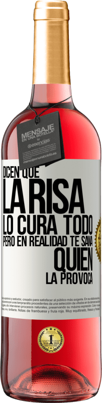 29,95 € Envío gratis | Vino Rosado Edición ROSÉ Dicen que la risa lo cura todo, pero en realidad te sana quien la provoca Etiqueta Blanca. Etiqueta personalizable Vino joven Cosecha 2024 Tempranillo