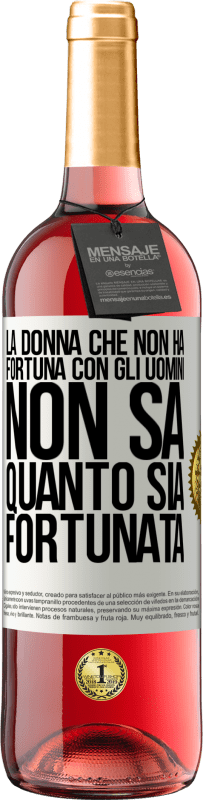 29,95 € Spedizione Gratuita | Vino rosato Edizione ROSÉ La donna che non ha fortuna con gli uomini non sa quanto sia fortunata Etichetta Bianca. Etichetta personalizzabile Vino giovane Raccogliere 2024 Tempranillo