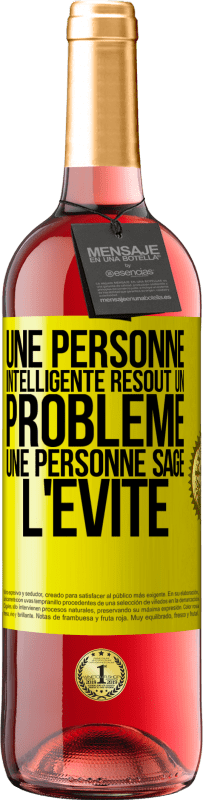 29,95 € Envoi gratuit | Vin rosé Édition ROSÉ Une personne intelligente résout un problème. Une personne sage l'évite Étiquette Jaune. Étiquette personnalisable Vin jeune Récolte 2024 Tempranillo