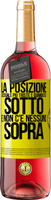 29,95 € Spedizione Gratuita | Vino rosato Edizione ROSÉ La posizione sessuale più triste è quando sei sotto e non c'è nessuno sopra Etichetta Gialla. Etichetta personalizzabile Vino giovane Raccogliere 2023 Tempranillo