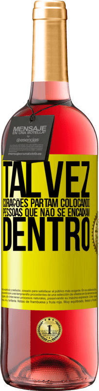 29,95 € Envio grátis | Vinho rosé Edição ROSÉ Talvez corações partam colocando pessoas que não se encaixam dentro Etiqueta Amarela. Etiqueta personalizável Vinho jovem Colheita 2025 Tempranillo