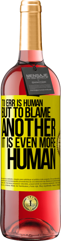 29,95 € 送料無料 | ロゼワイン ROSÉエディション 誤ることは人間です...しかし、別のものを非難するために、それはさらに人間的です 黄色のラベル. カスタマイズ可能なラベル 若いワイン 収穫 2025 Tempranillo