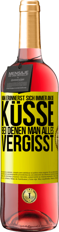 29,95 € Kostenloser Versand | Roséwein ROSÉ Ausgabe Man erinnerst sich immer an die Küsse, bei denen man alles vergisst Gelbes Etikett. Anpassbares Etikett Junger Wein Ernte 2024 Tempranillo