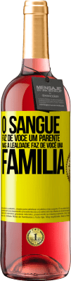 29,95 € Envio grátis | Vinho rosé Edição ROSÉ O sangue faz de você um parente, mas a lealdade faz de você uma família Etiqueta Amarela. Etiqueta personalizável Vinho jovem Colheita 2025 Tempranillo