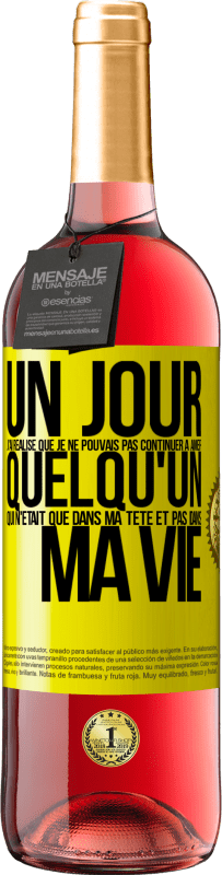29,95 € Envoi gratuit | Vin rosé Édition ROSÉ Un jour, j'ai réalisé que je ne pouvais pas continuer à aimer quelqu'un qui n'était que dans ma tête et pas dans ma vie Étiquette Jaune. Étiquette personnalisable Vin jeune Récolte 2025 Tempranillo